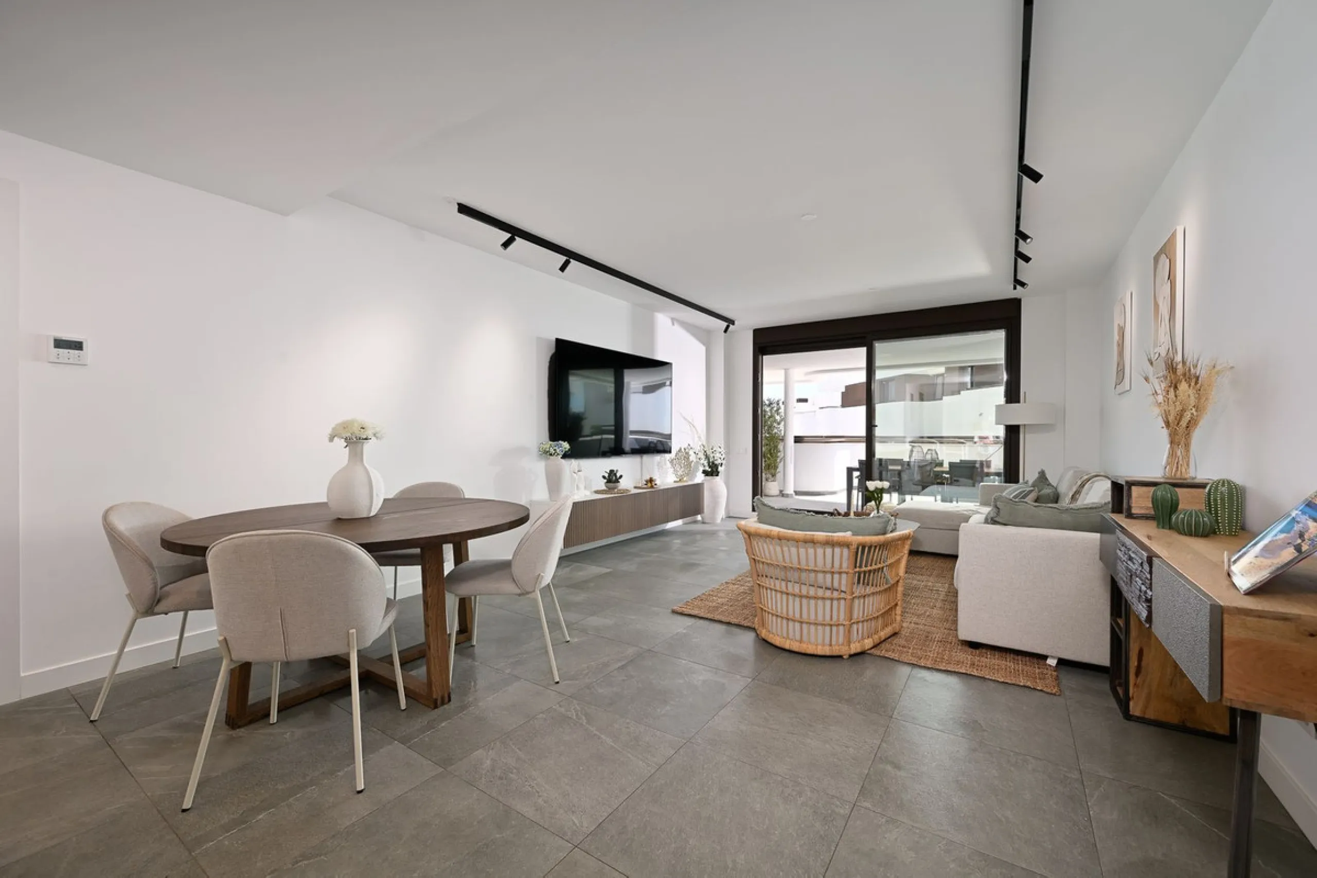 Apartment - Middle Floor Apartment в продаже в Estepona, Málaga. В доме 3 спален и 2 ванных комнат. Площадь дома 137 м²