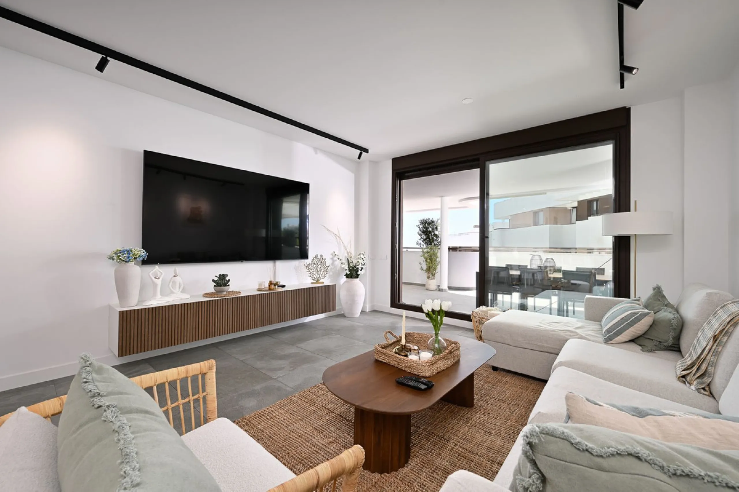 Apartment - Middle Floor Apartment в продаже в Estepona, Málaga. В доме 3 спален и 2 ванных комнат. Площадь дома 137 м²