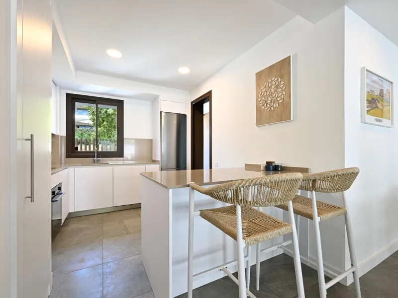 Apartment - Middle Floor Apartment в продаже в Estepona, Málaga. В доме 3 спален и 2 ванных комнат. Площадь дома 137 м²