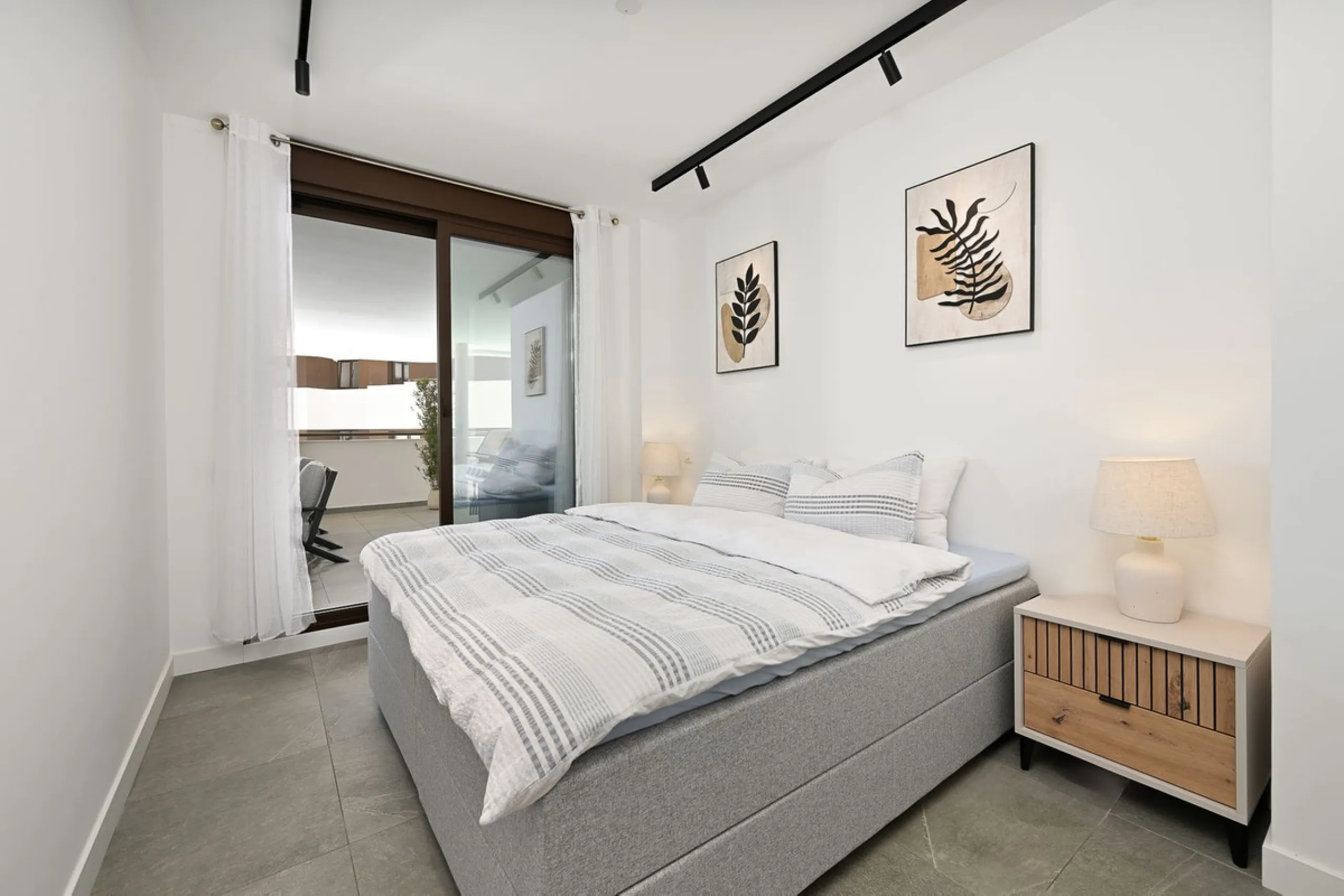Apartment - Middle Floor Apartment в продаже в Estepona, Málaga. В доме 3 спален и 2 ванных комнат. Площадь дома 137 м²