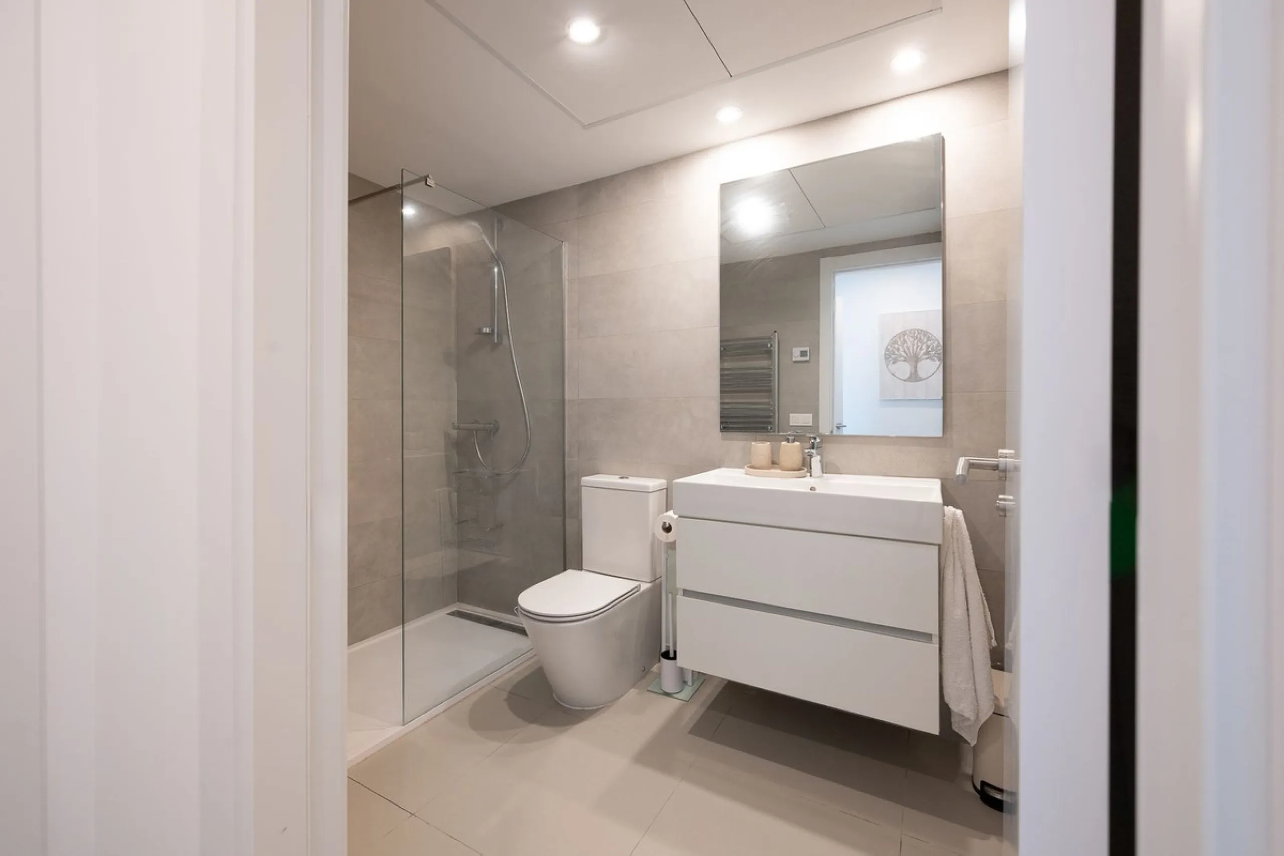 Apartment - Middle Floor Apartment в продаже в Estepona, Málaga. В доме 3 спален и 2 ванных комнат. Площадь дома 137 м²