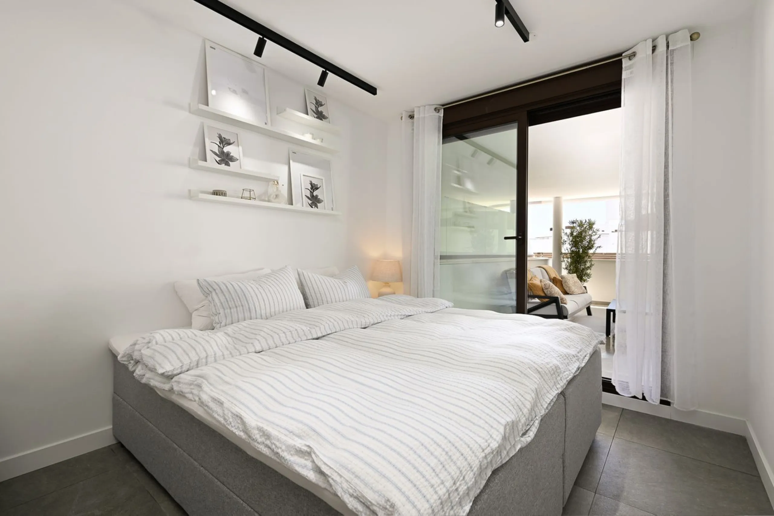 Apartment - Middle Floor Apartment в продаже в Estepona, Málaga. В доме 3 спален и 2 ванных комнат. Площадь дома 137 м²