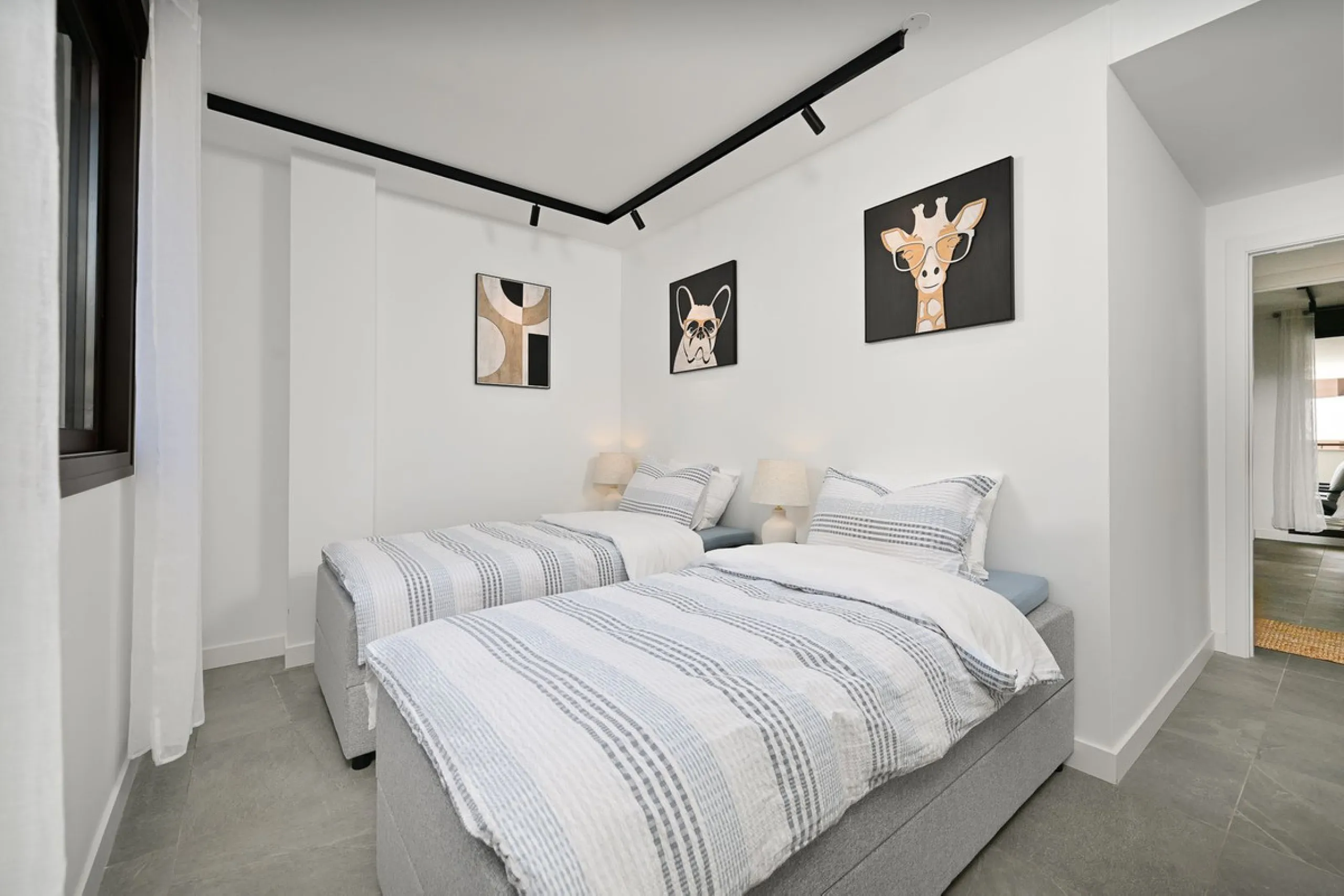 Apartment - Middle Floor Apartment в продаже в Estepona, Málaga. В доме 3 спален и 2 ванных комнат. Площадь дома 137 м²