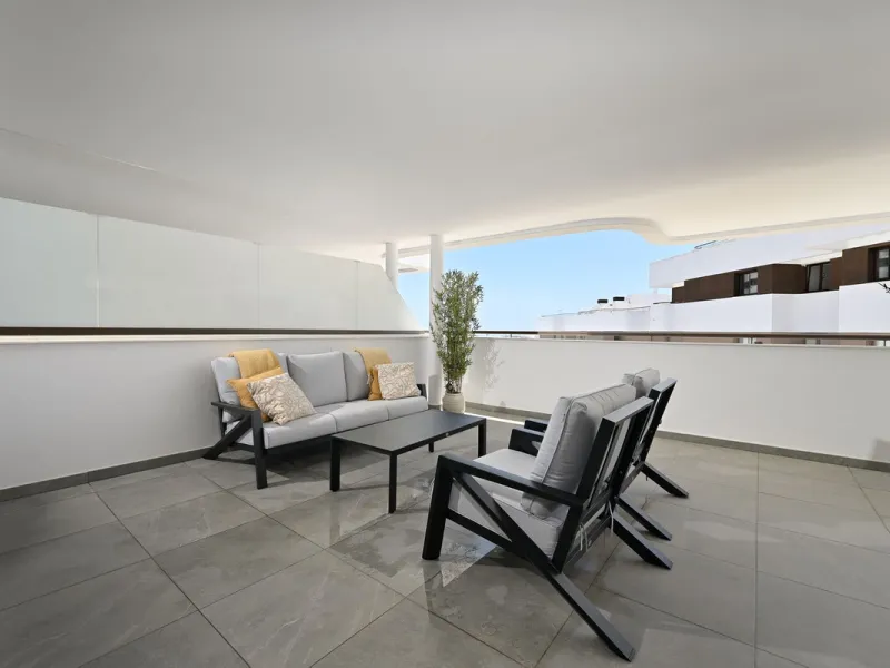Apartment - Middle Floor Apartment в продаже в Estepona, Málaga. В доме 3 спален и 2 ванных комнат. Площадь дома 137 м²