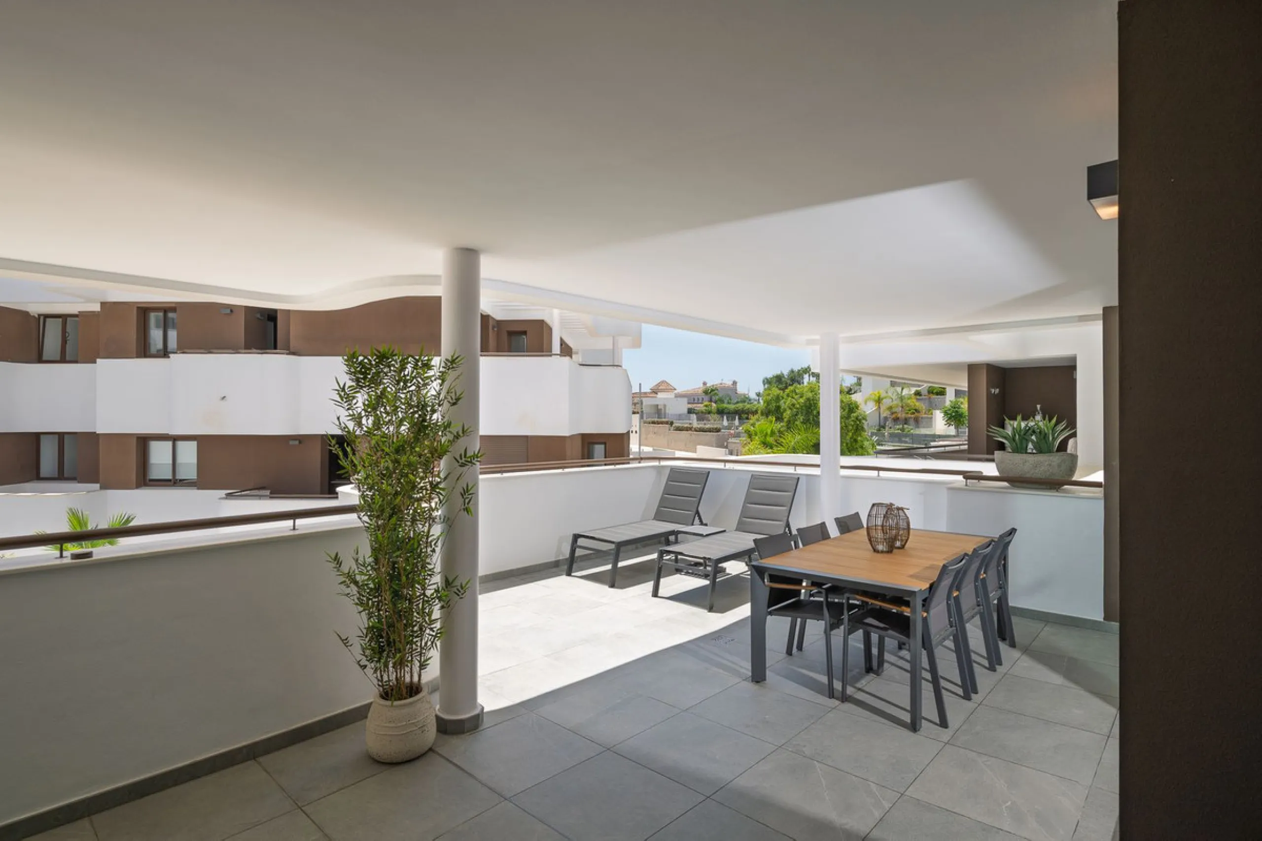 Apartment - Middle Floor Apartment в продаже в Estepona, Málaga. В доме 3 спален и 2 ванных комнат. Площадь дома 137 м²