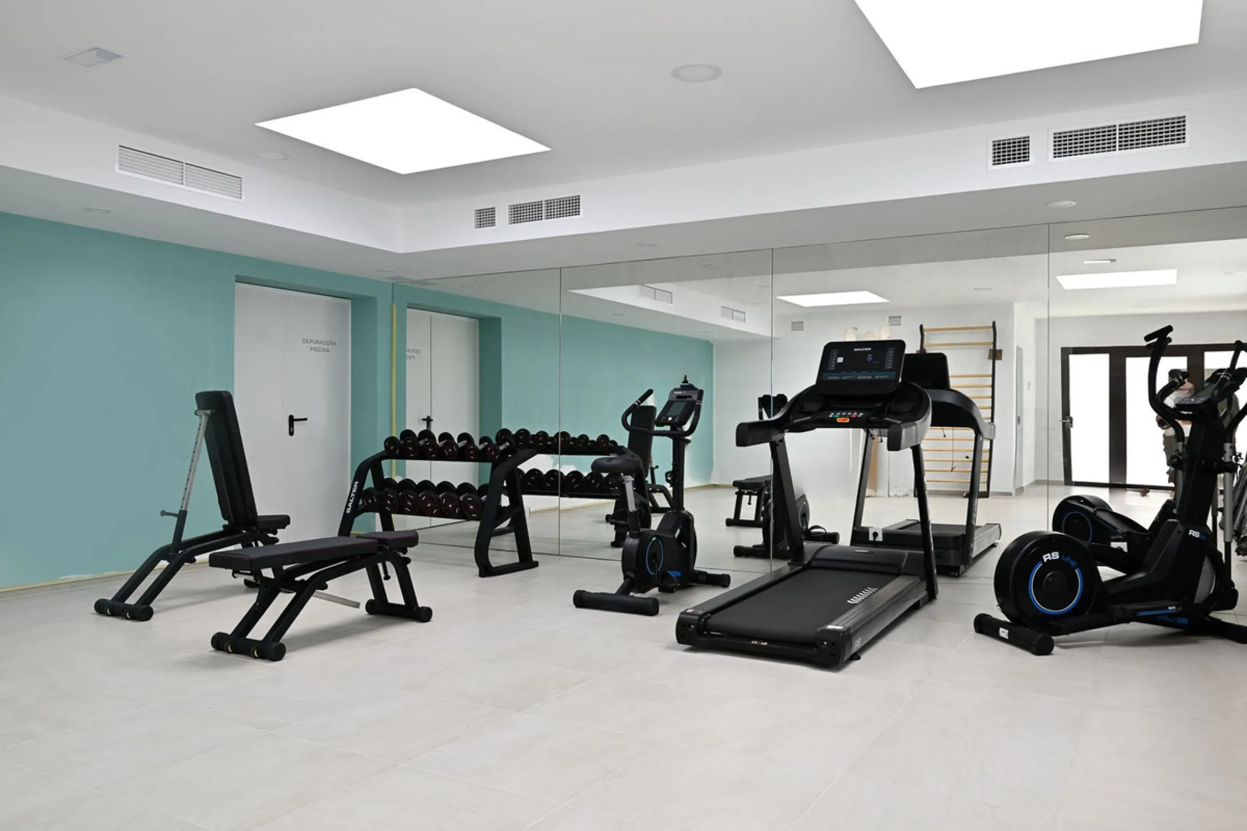 Apartment - Middle Floor Apartment в продаже в Estepona, Málaga. В доме 3 спален и 2 ванных комнат. Площадь дома 137 м²