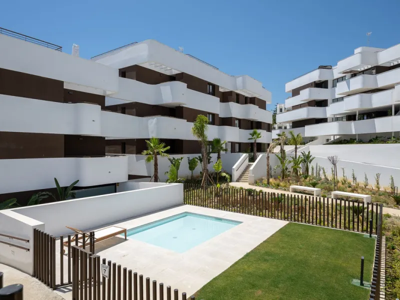 Apartment - Middle Floor Apartment в продаже в Estepona, Málaga. В доме 3 спален и 2 ванных комнат. Площадь дома 137 м²