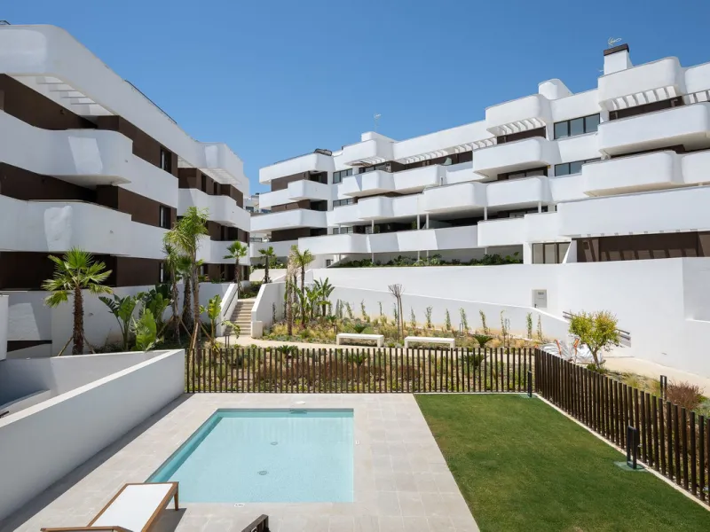 Apartment - Middle Floor Apartment в продаже в Estepona, Málaga. В доме 3 спален и 2 ванных комнат. Площадь дома 137 м²