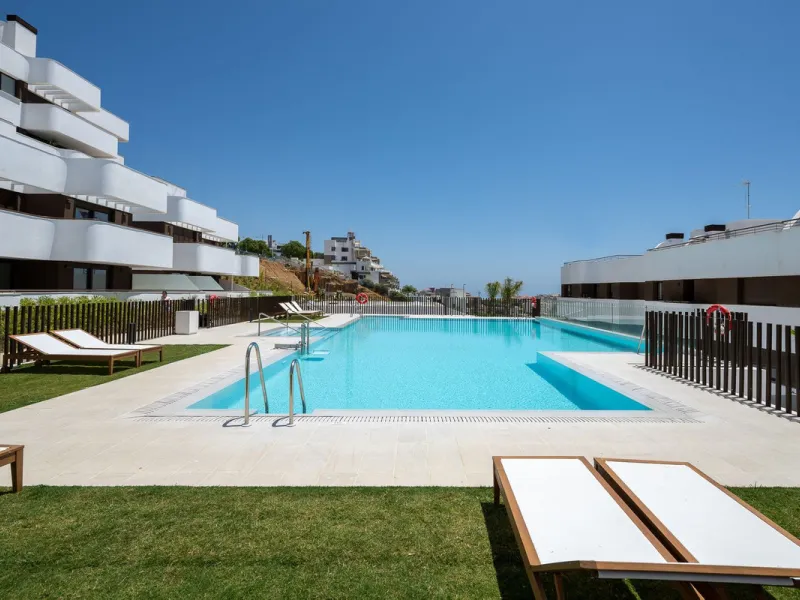 Apartment - Middle Floor Apartment в продаже в Estepona, Málaga. В доме 3 спален и 2 ванных комнат. Площадь дома 137 м²