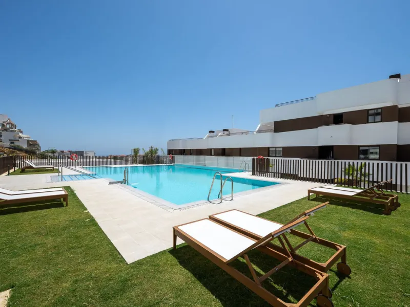 Apartment - Middle Floor Apartment в продаже в Estepona, Málaga. В доме 3 спален и 2 ванных комнат. Площадь дома 137 м²