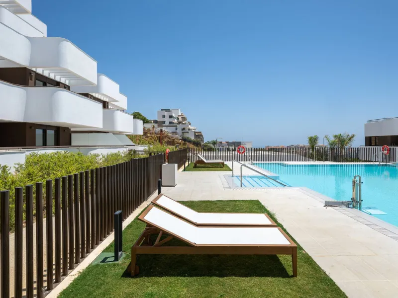 Apartment - Middle Floor Apartment в продаже в Estepona, Málaga. В доме 3 спален и 2 ванных комнат. Площадь дома 137 м²