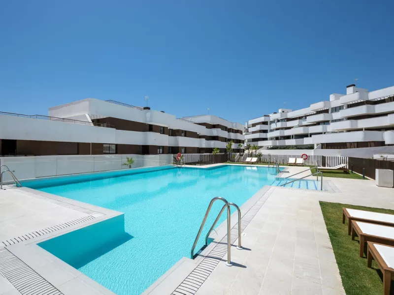 Apartment - Middle Floor Apartment в продаже в Estepona, Málaga. В доме 3 спален и 2 ванных комнат. Площадь дома 137 м²