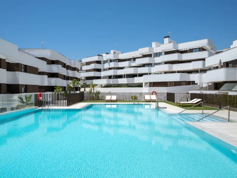 Apartment - Middle Floor Apartment в продаже в Estepona, Málaga. В доме 3 спален и 2 ванных комнат. Площадь дома 137 м²