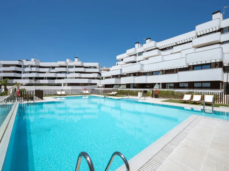 Apartment - Middle Floor Apartment в продаже в Estepona, Málaga. В доме 3 спален и 2 ванных комнат. Площадь дома 137 м²
