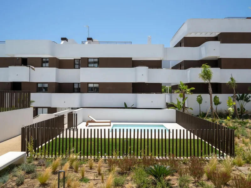 Apartment - Middle Floor Apartment в продаже в Estepona, Málaga. В доме 3 спален и 2 ванных комнат. Площадь дома 137 м²