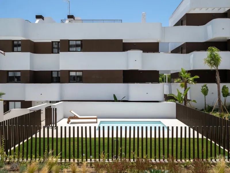 Apartment - Middle Floor Apartment в продаже в Estepona, Málaga. В доме 3 спален и 2 ванных комнат. Площадь дома 137 м²
