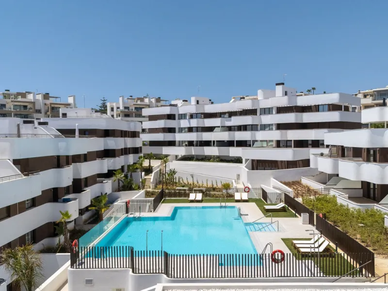 Apartment - Middle Floor Apartment в продаже в Estepona, Málaga. В доме 3 спален и 2 ванных комнат. Площадь дома 137 м²