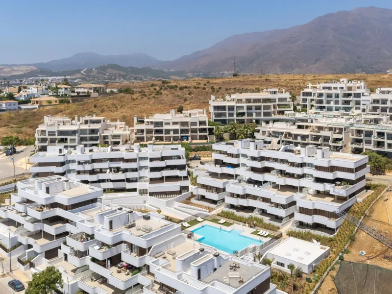 Apartment - Middle Floor Apartment в продаже в Estepona, Málaga. В доме 3 спален и 2 ванных комнат. Площадь дома 137 м²