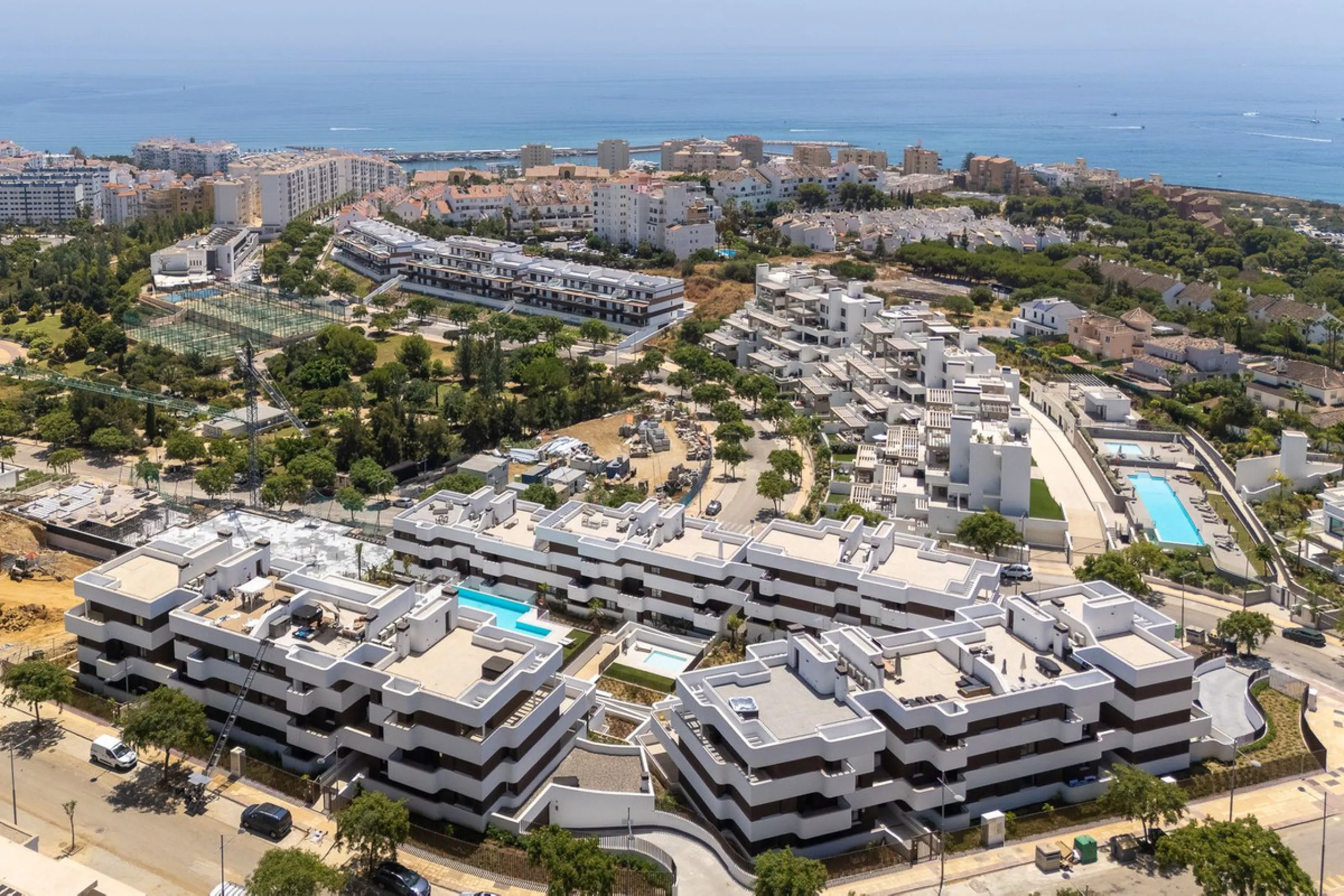 Apartment - Middle Floor Apartment в продаже в Estepona, Málaga. В доме 3 спален и 2 ванных комнат. Площадь дома 137 м²