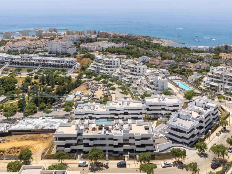 Apartment - Middle Floor Apartment в продаже в Estepona, Málaga. В доме 3 спален и 2 ванных комнат. Площадь дома 137 м²