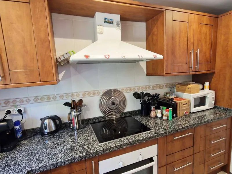 VERY NICE SEMI-DETACHED HOUSE WITH SEA VIEWS FOR SALE IN ESTEPONA!! This corner townhouse is located in the sought-after, secure, private development of Galera Park. Located 200 meters from the seafront, its location within the development protects it fro