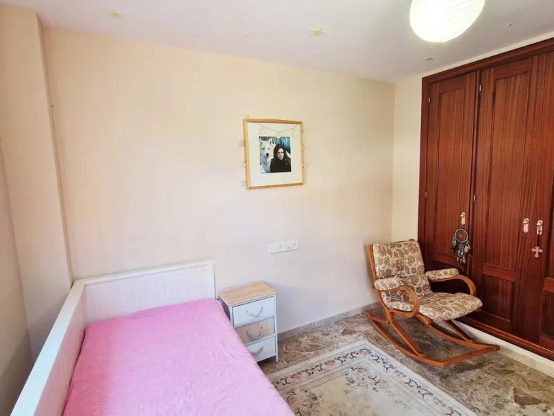 VERY NICE SEMI-DETACHED HOUSE WITH SEA VIEWS FOR SALE IN ESTEPONA!! This corner townhouse is located in the sought-after, secure, private development of Galera Park. Located 200 meters from the seafront, its location within the development protects it fro