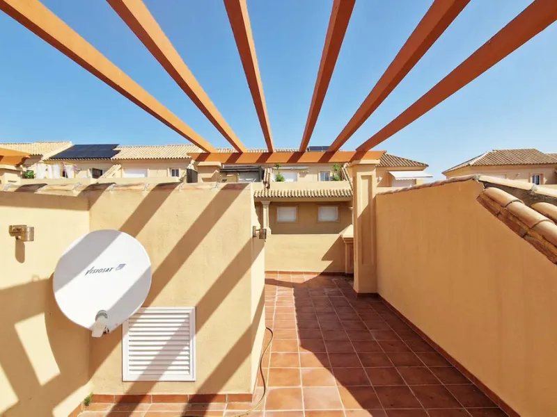 VERY NICE SEMI-DETACHED HOUSE WITH SEA VIEWS FOR SALE IN ESTEPONA!! This corner townhouse is located in the sought-after, secure, private development of Galera Park. Located 200 meters from the seafront, its location within the development protects it fro