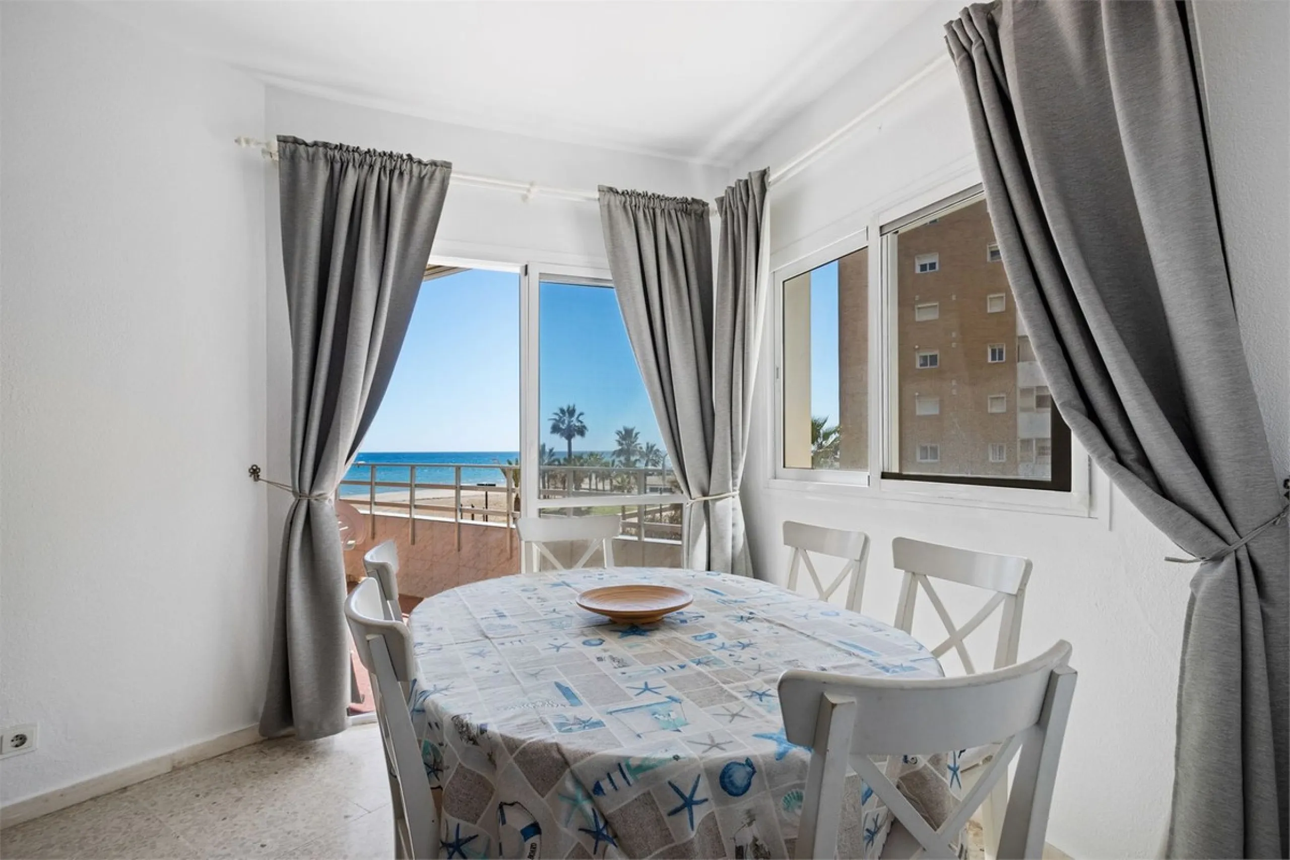 Apartment - Ground Floor Apartment в продаже в Fuengirola, Málaga. В доме 3 спален и 2 ванных комнат. Площадь дома 100 м²