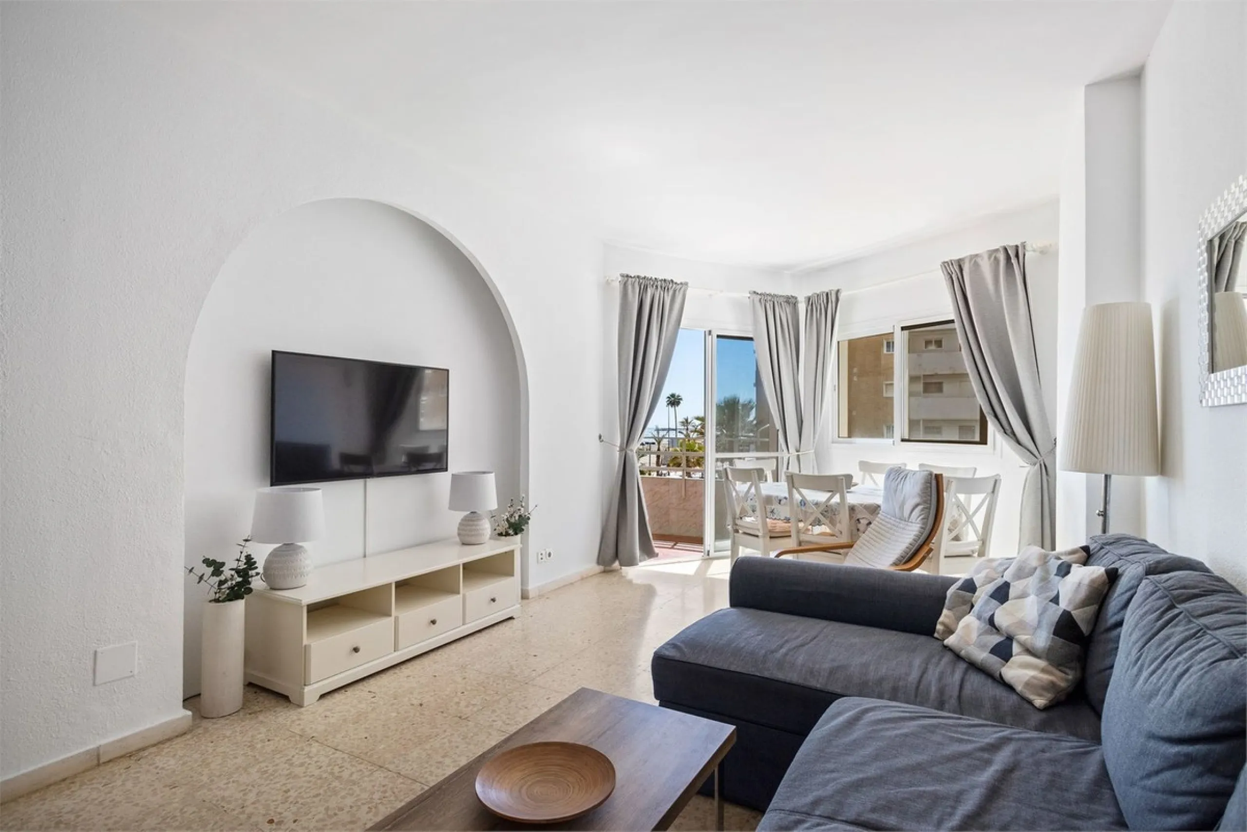 Apartment - Ground Floor Apartment в продаже в Fuengirola, Málaga. В доме 3 спален и 2 ванных комнат. Площадь дома 100 м²