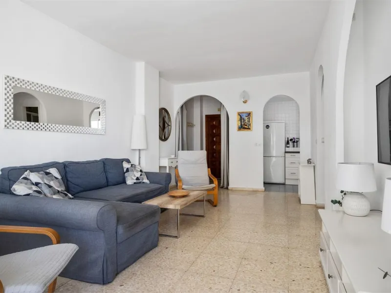Apartment - Ground Floor Apartment в продаже в Fuengirola, Málaga. В доме 3 спален и 2 ванных комнат. Площадь дома 100 м²