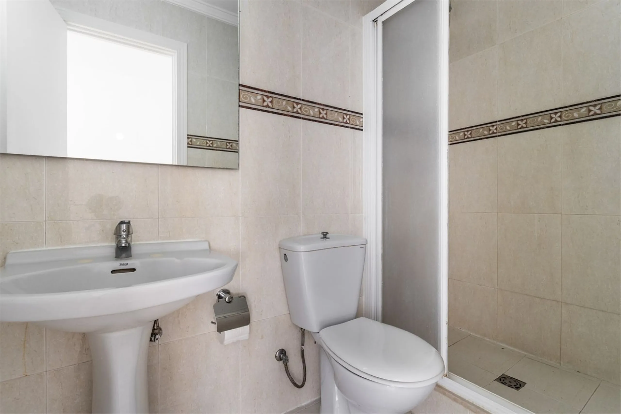 Apartment - Ground Floor Apartment в продаже в Fuengirola, Málaga. В доме 3 спален и 2 ванных комнат. Площадь дома 100 м²