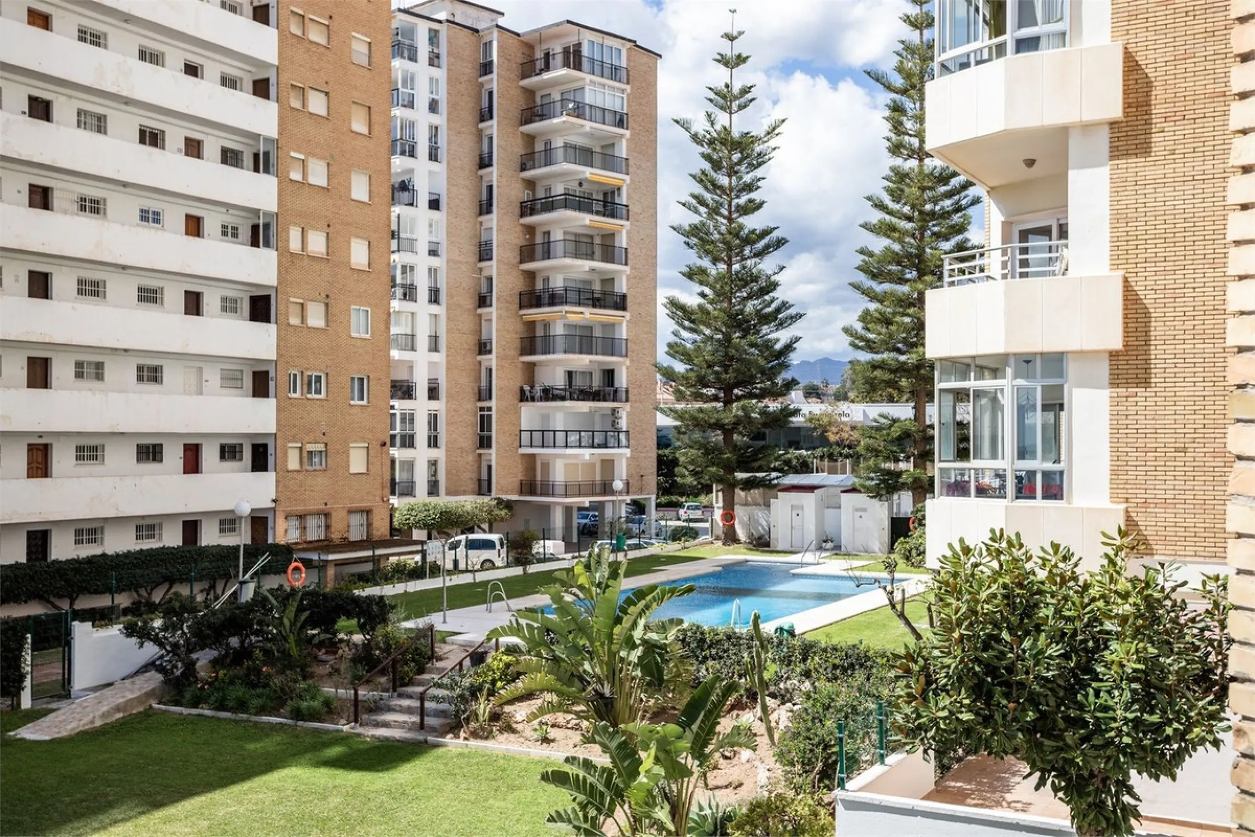 Apartment - Ground Floor Apartment в продаже в Fuengirola, Málaga. В доме 3 спален и 2 ванных комнат. Площадь дома 100 м²