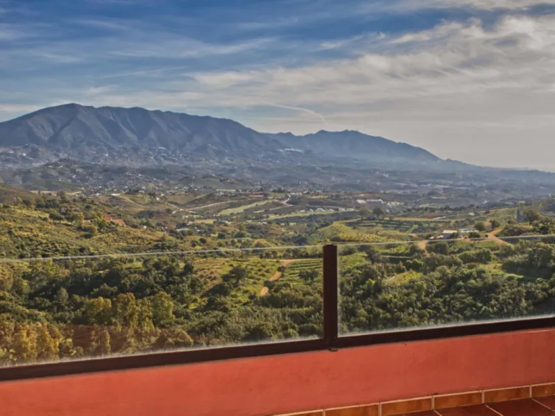 Very large two bedroom two bathroom apartment with the most amazing views Wow !