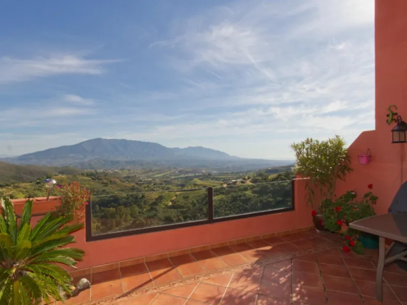 Very large two bedroom two bathroom apartment with the most amazing views Wow !