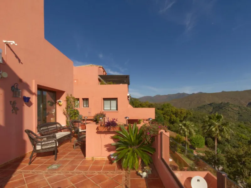 Very large two bedroom two bathroom apartment with the most amazing views Wow !