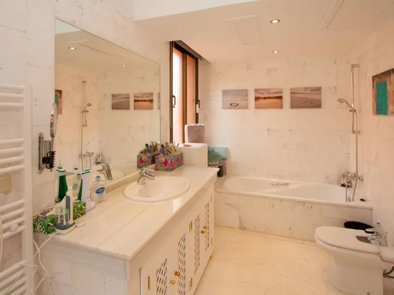 Very large two bedroom two bathroom apartment with the most amazing views Wow !