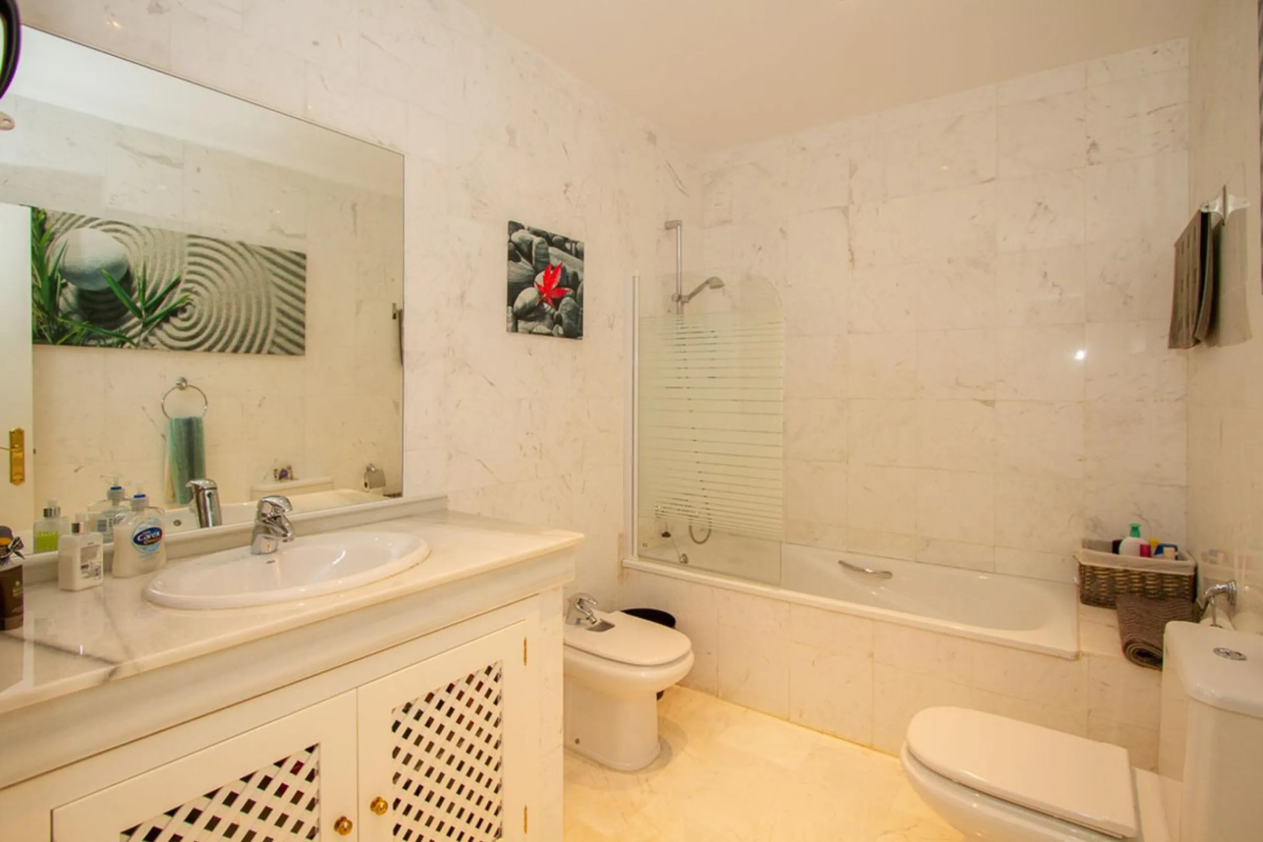 Very large two bedroom two bathroom apartment with the most amazing views Wow !