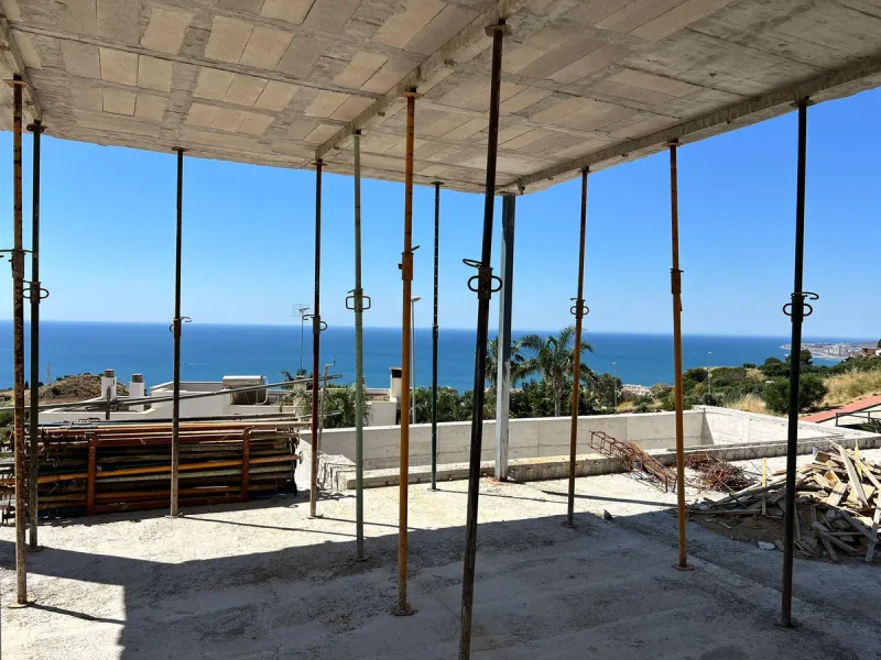 Located next to La Capellanía, just five minutes from the charming Benalmádena Pueblo and directly beneath the iconic Buddhist Stupa in Retamar, this exceptional single-level villa has been designed by one of Spain's most award-winning architects. Every l