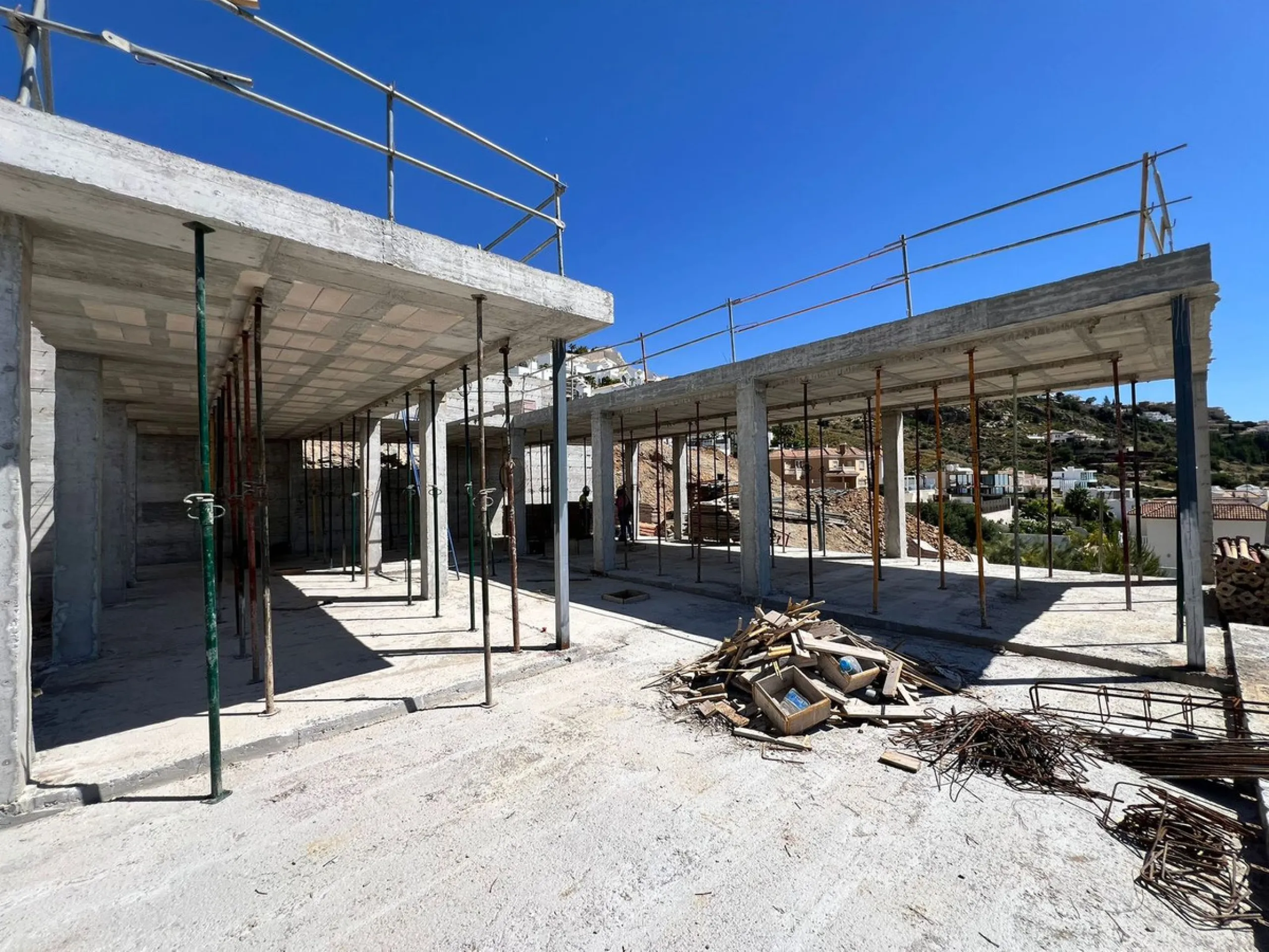 Located next to La Capellanía, just five minutes from the charming Benalmádena Pueblo and directly beneath the iconic Buddhist Stupa in Retamar, this exceptional single-level villa has been designed by one of Spain's most award-winning architects. Every l