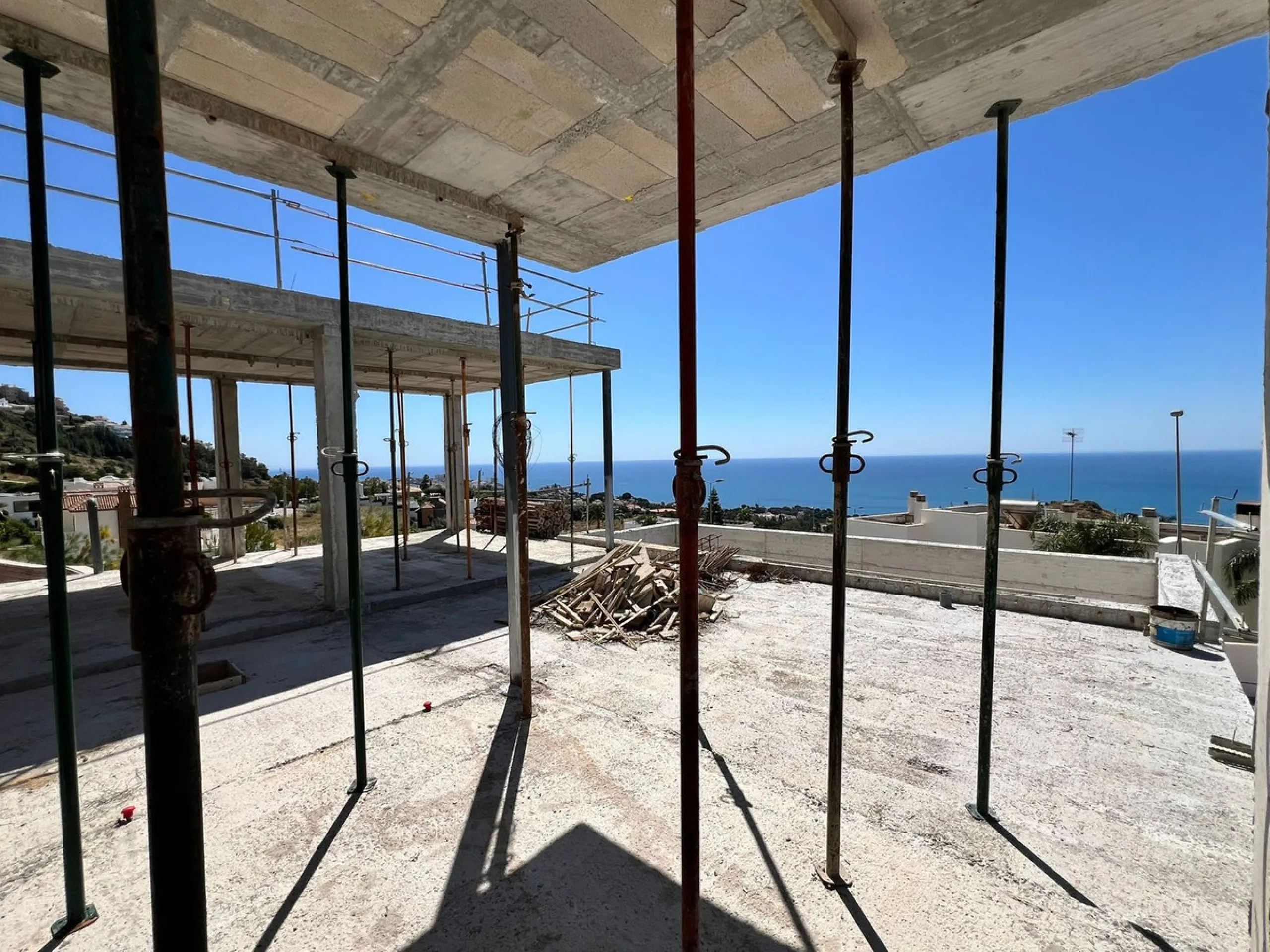 Located next to La Capellanía, just five minutes from the charming Benalmádena Pueblo and directly beneath the iconic Buddhist Stupa in Retamar, this exceptional single-level villa has been designed by one of Spain's most award-winning architects. Every l