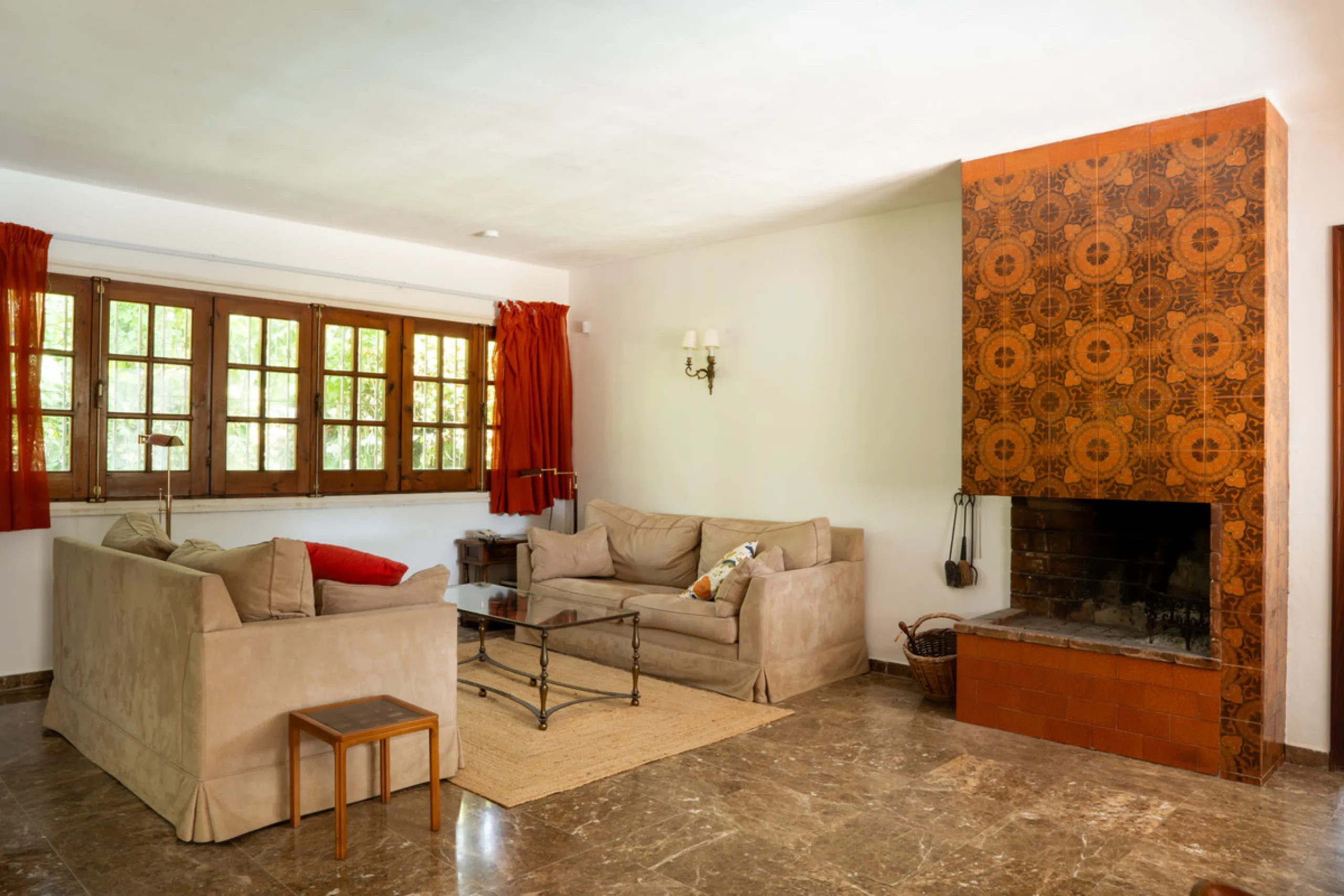 House - Detached Villa в продаже в Marbella, Málaga. В доме 3 спален и 2 ванных комнат. Площадь дома 211 м². Площадь участка 1262 м²