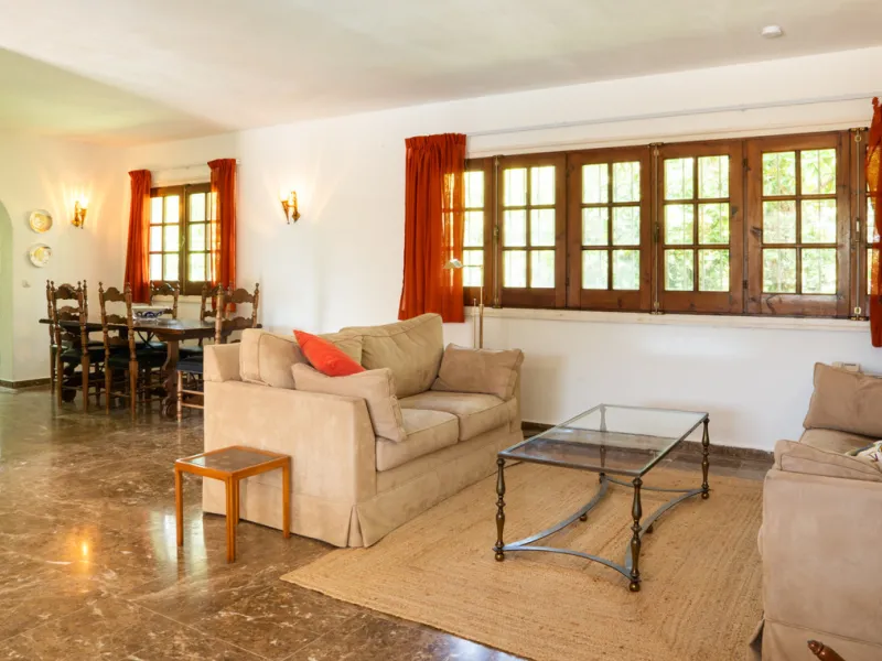 House - Detached Villa в продаже в Marbella, Málaga. В доме 3 спален и 2 ванных комнат. Площадь дома 211 м². Площадь участка 1262 м²