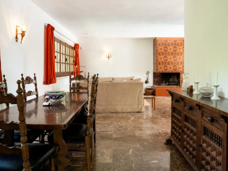 House - Detached Villa в продаже в Marbella, Málaga. В доме 3 спален и 2 ванных комнат. Площадь дома 211 м². Площадь участка 1262 м²