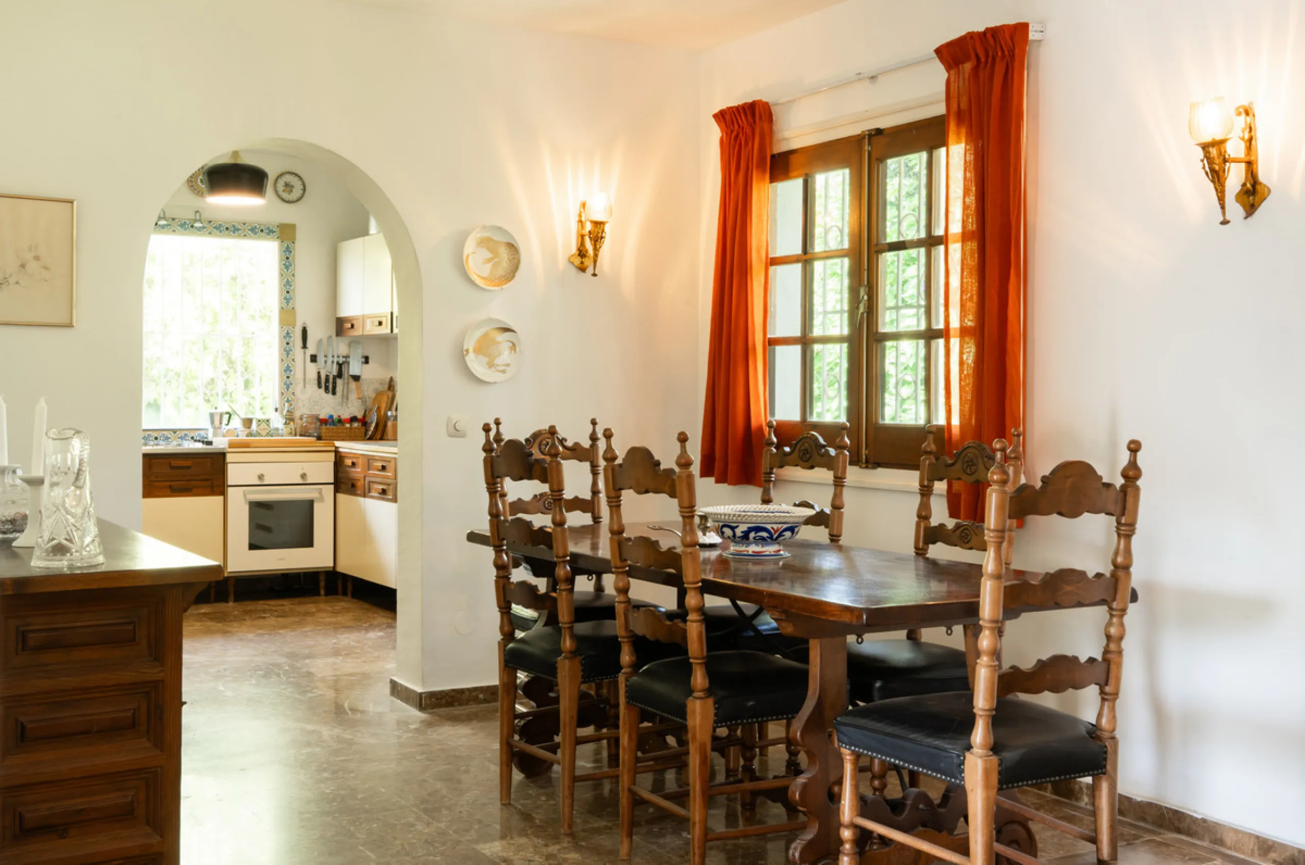 House - Detached Villa в продаже в Marbella, Málaga. В доме 3 спален и 2 ванных комнат. Площадь дома 211 м². Площадь участка 1262 м²