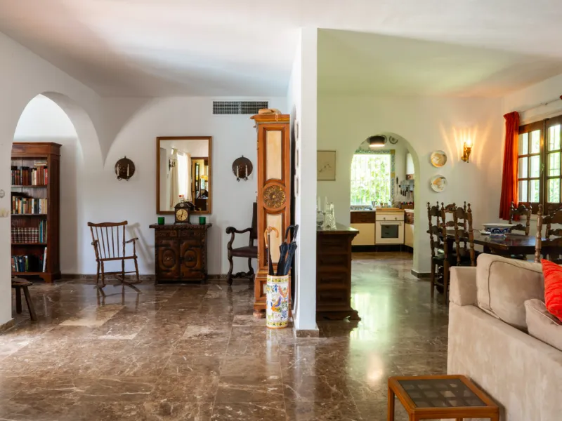 House - Detached Villa в продаже в Marbella, Málaga. В доме 3 спален и 2 ванных комнат. Площадь дома 211 м². Площадь участка 1262 м²