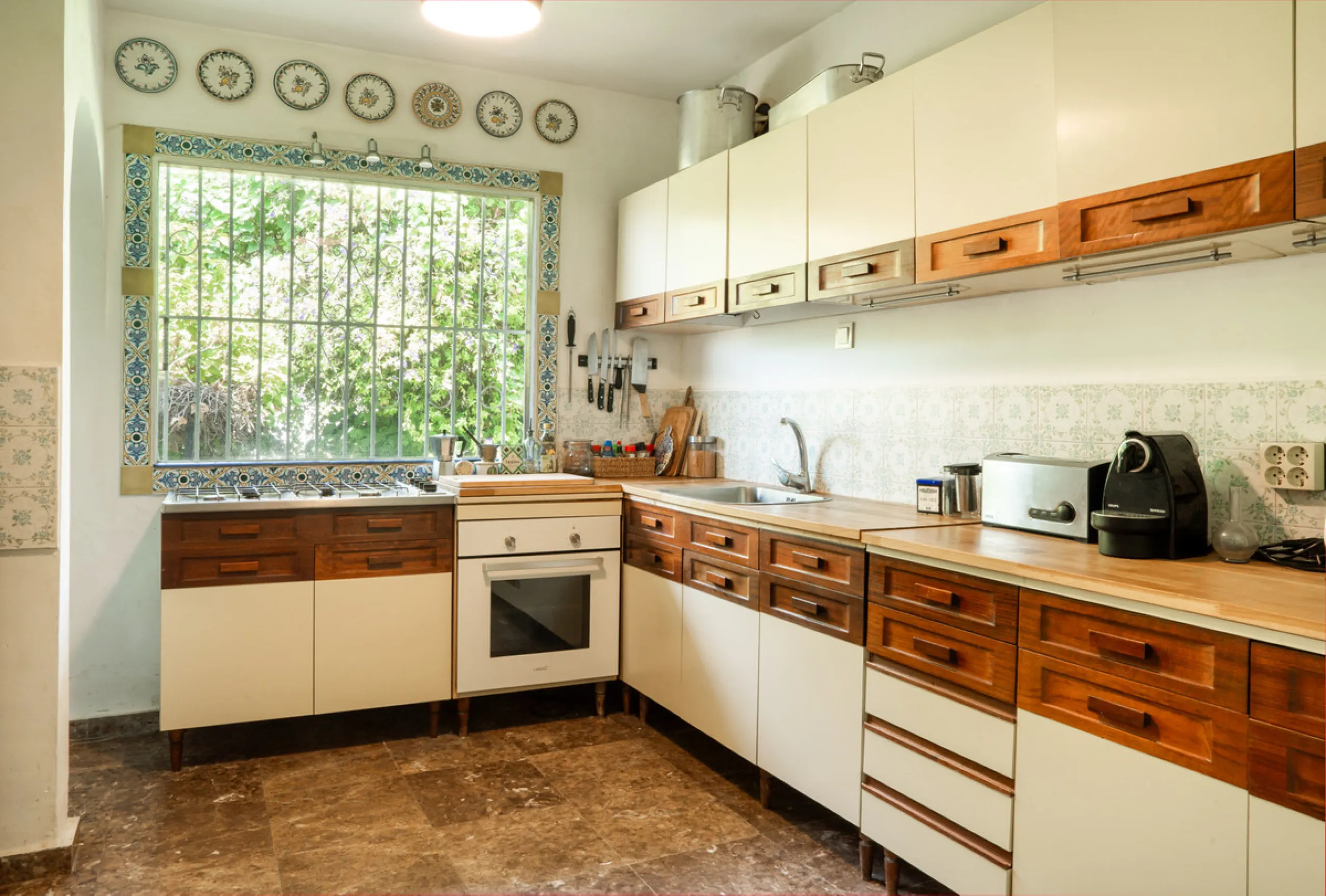 House - Detached Villa в продаже в Marbella, Málaga. В доме 3 спален и 2 ванных комнат. Площадь дома 211 м². Площадь участка 1262 м²