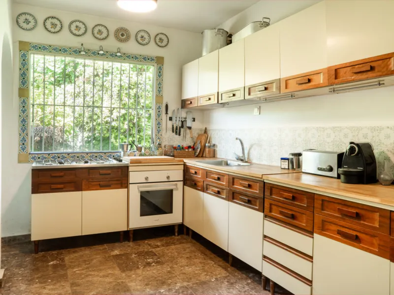 House - Detached Villa в продаже в Marbella, Málaga. В доме 3 спален и 2 ванных комнат. Площадь дома 211 м². Площадь участка 1262 м²
