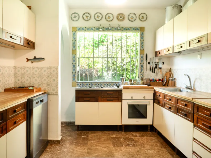 House - Detached Villa в продаже в Marbella, Málaga. В доме 3 спален и 2 ванных комнат. Площадь дома 211 м². Площадь участка 1262 м²
