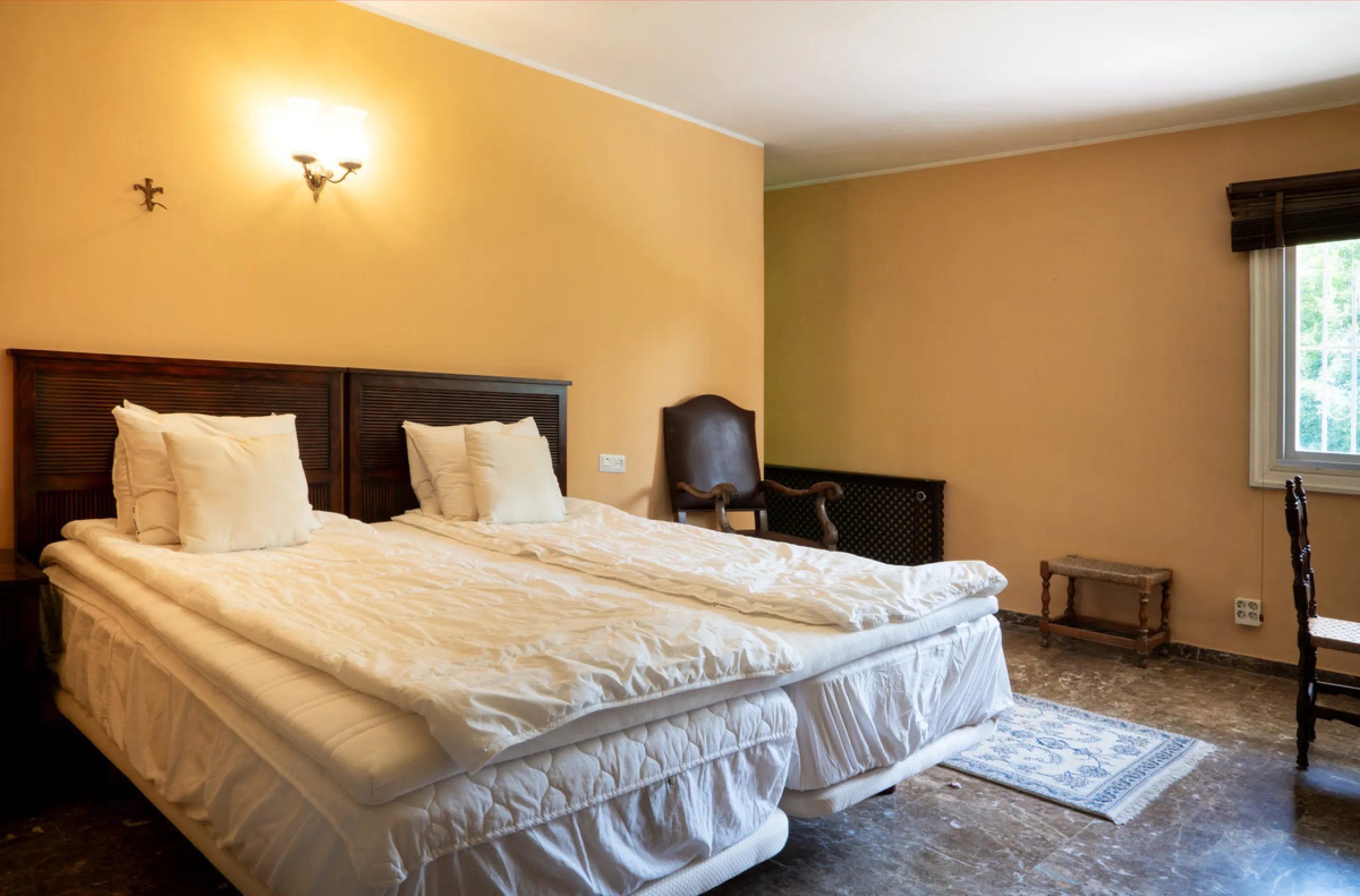 House - Detached Villa в продаже в Marbella, Málaga. В доме 3 спален и 2 ванных комнат. Площадь дома 211 м². Площадь участка 1262 м²