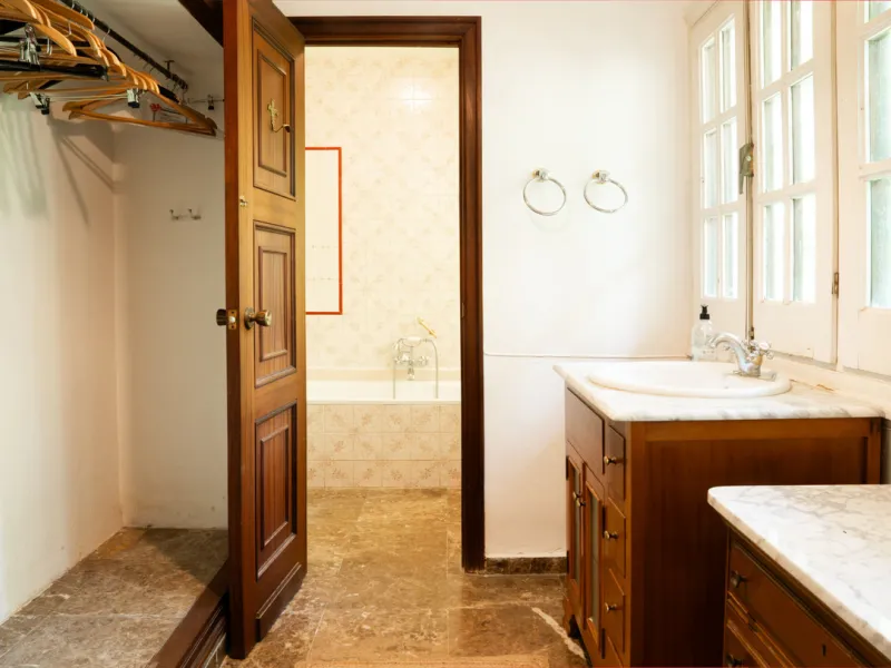 House - Detached Villa в продаже в Marbella, Málaga. В доме 3 спален и 2 ванных комнат. Площадь дома 211 м². Площадь участка 1262 м²